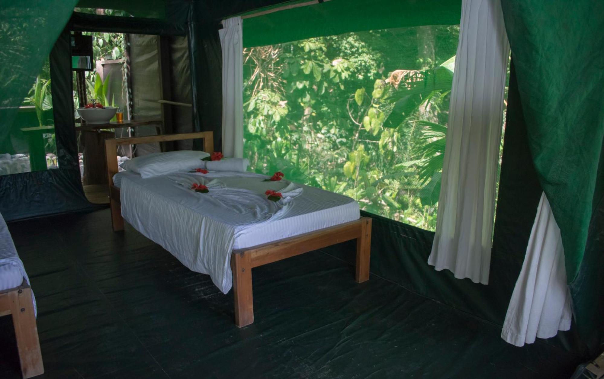 La Leona Eco Lodge Carate Exterior photo