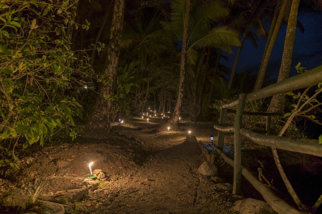 La Leona Eco Lodge Carate Exterior photo
